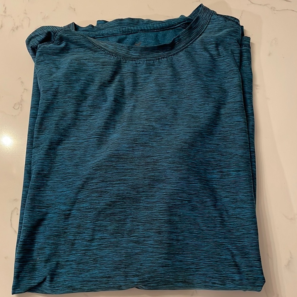 Tee shirt